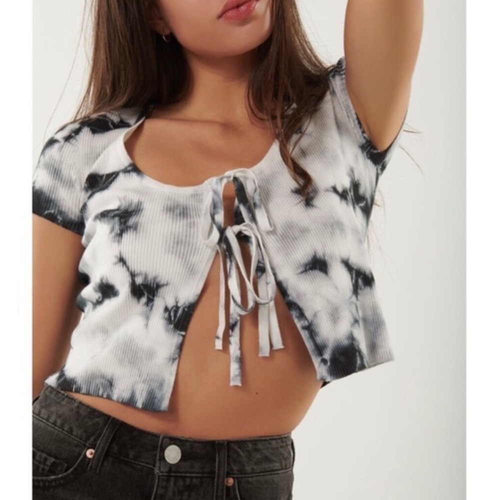 GARAGE | Tie-Front Open Crop Top White and Black Size XS